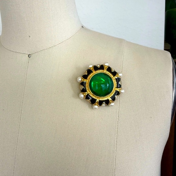 Vintage Black enamel Large green cabochon and pearl brooch - Picture 1 of 9